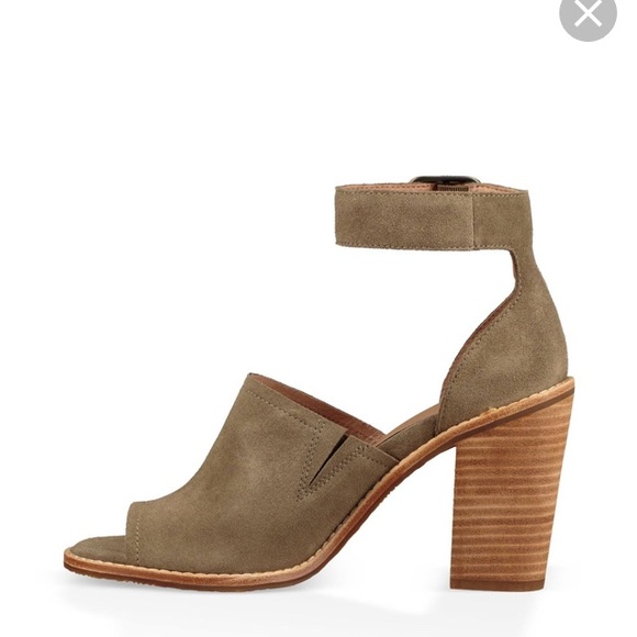 🎁NIB AUTHENTIC UGG shoes on clearance w/ FREE 🎁 - Picture 5 of 8